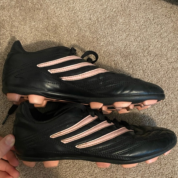 Women’s Soccer Cleats - Picture 2 of 3